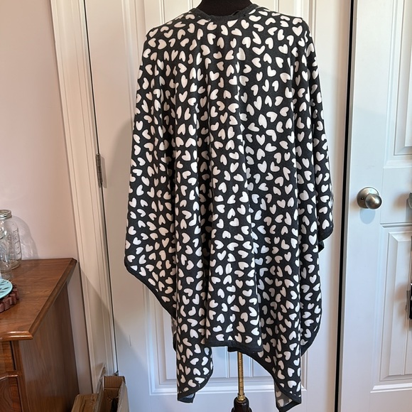 Ann Taylor Shawl Womens One Size Heart Print Knit Blend Wrap Cape - Picture 3 of 5